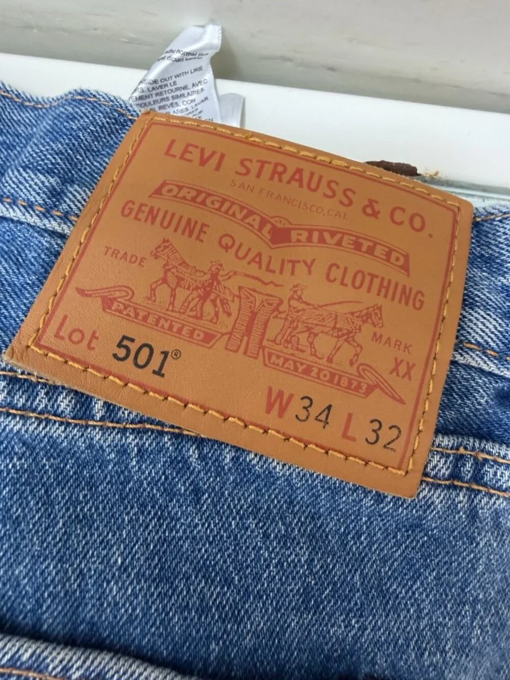 Levis Premium 501 Jeans Mens 34X32 Button Fly Denim Straight Leg Medium Wash